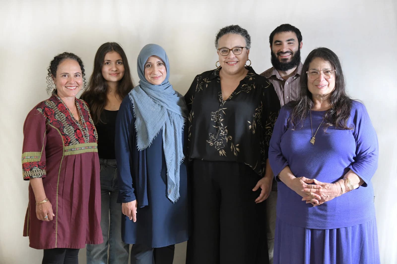 De izquierda a derecha: Sandra Sarrouf (Our Roots/Our Routes), Nora Asayesh, Noha Kolkailah (Peace Academy of the Sciences and Arts), Farah Al-Nakib, Iyad Jamaly, Vicki Tamoush.
