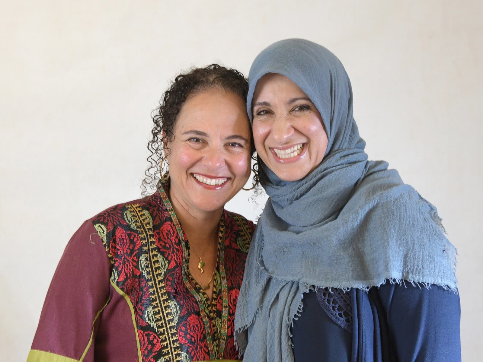 Sandra Sarrouf photographed with their interviewer, Noha Kolkailah